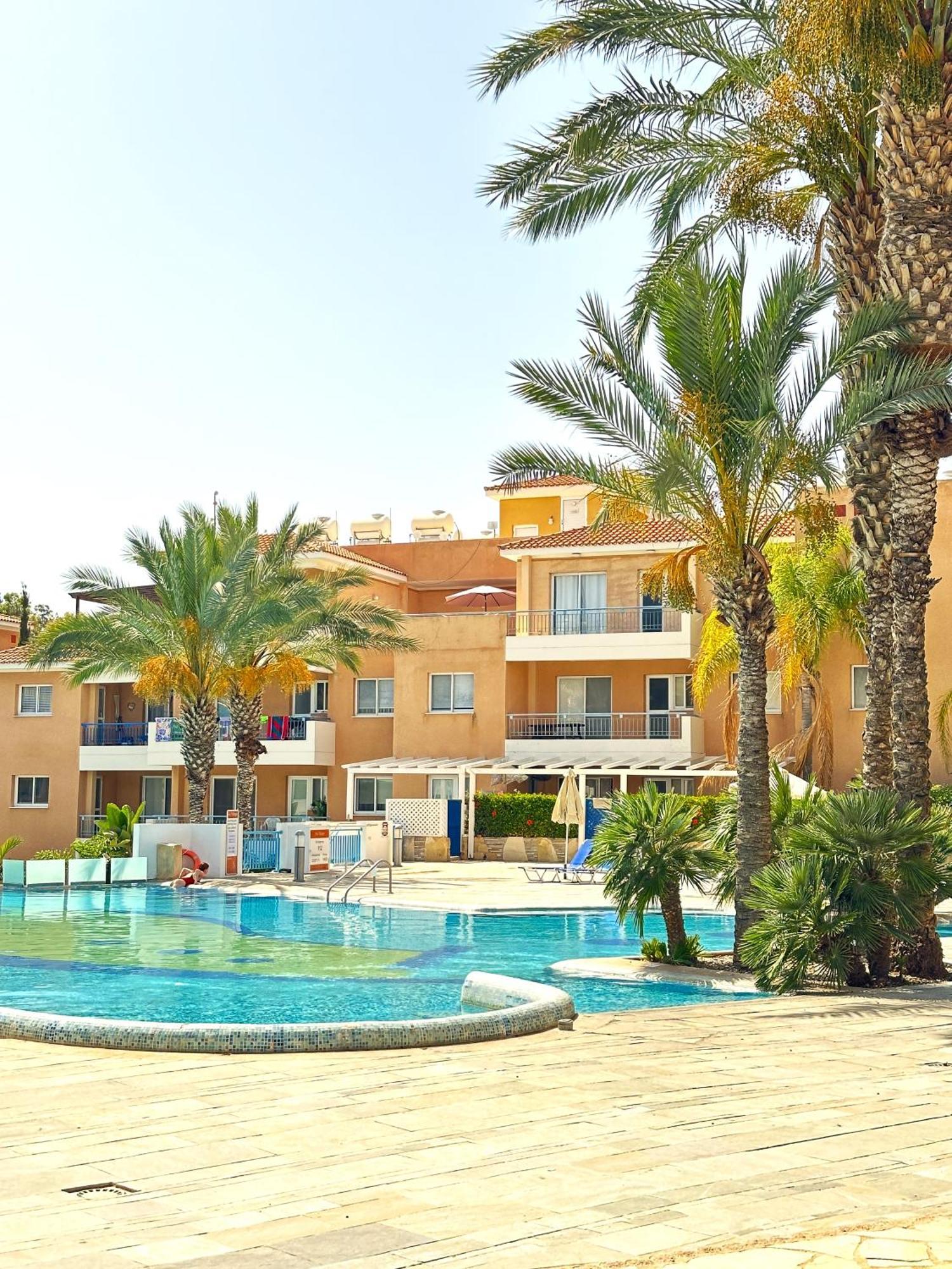 H&O Golden Sun Suite Paphos Eksteriør billede
