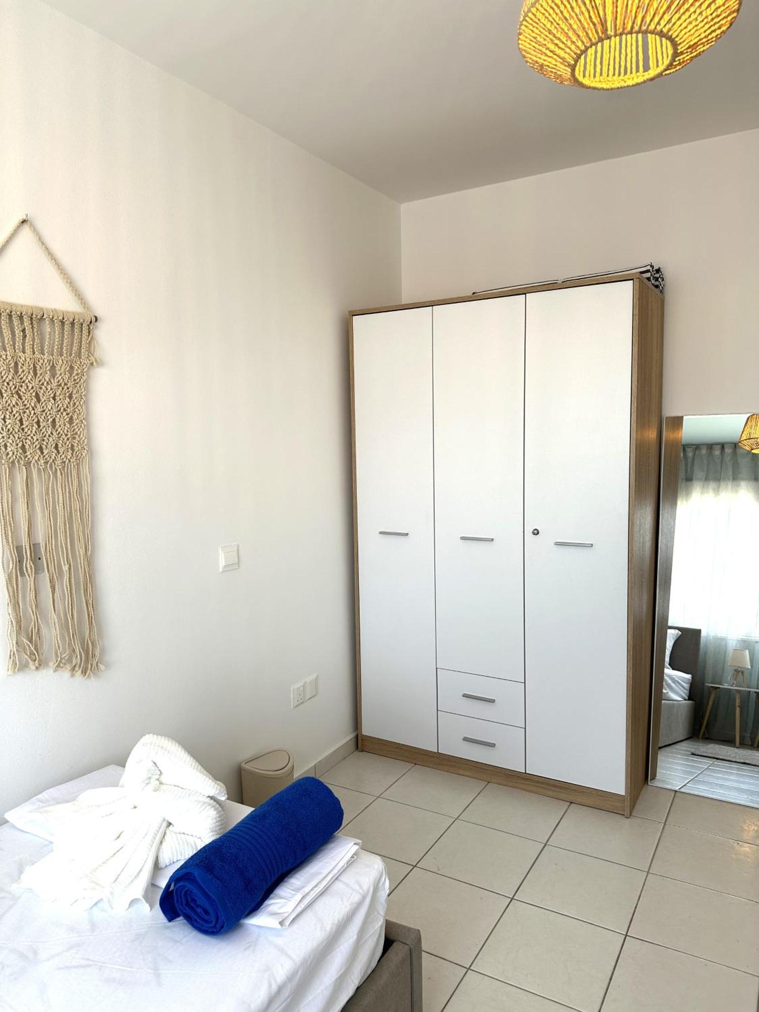H&O Golden Sun Suite Paphos Eksteriør billede