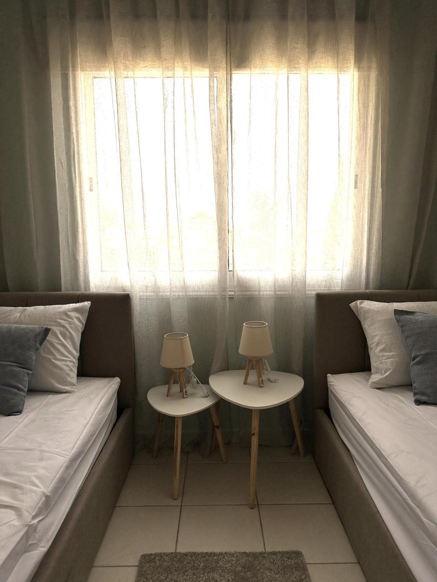 H&O Golden Sun Suite Paphos Eksteriør billede