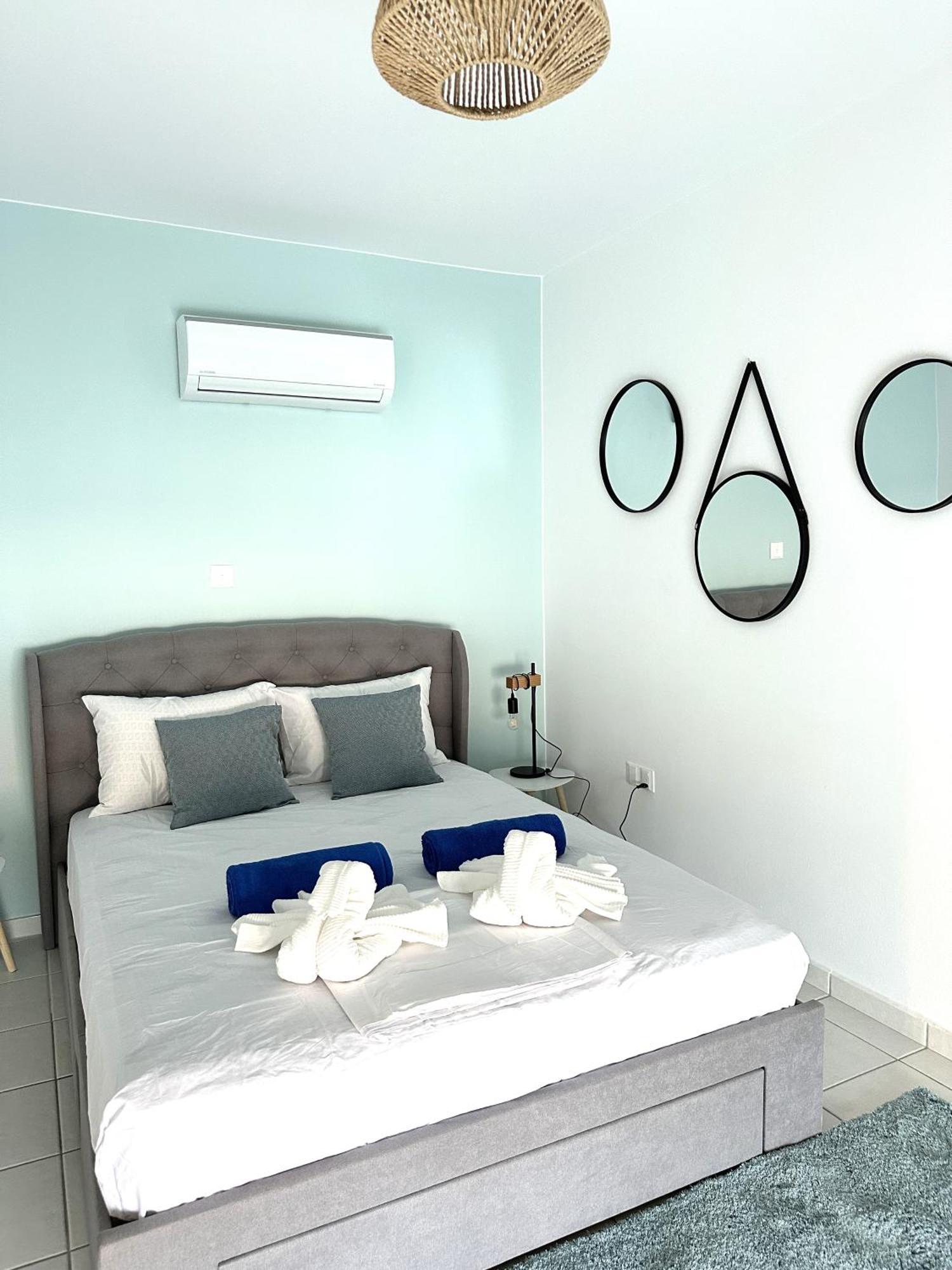 H&O Golden Sun Suite Paphos Eksteriør billede