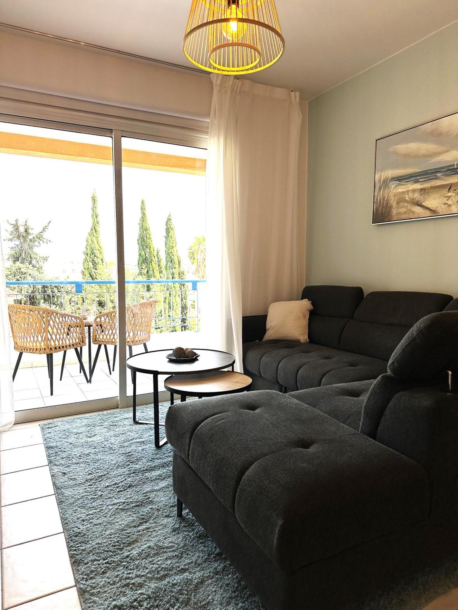 H&O Golden Sun Suite Paphos Eksteriør billede