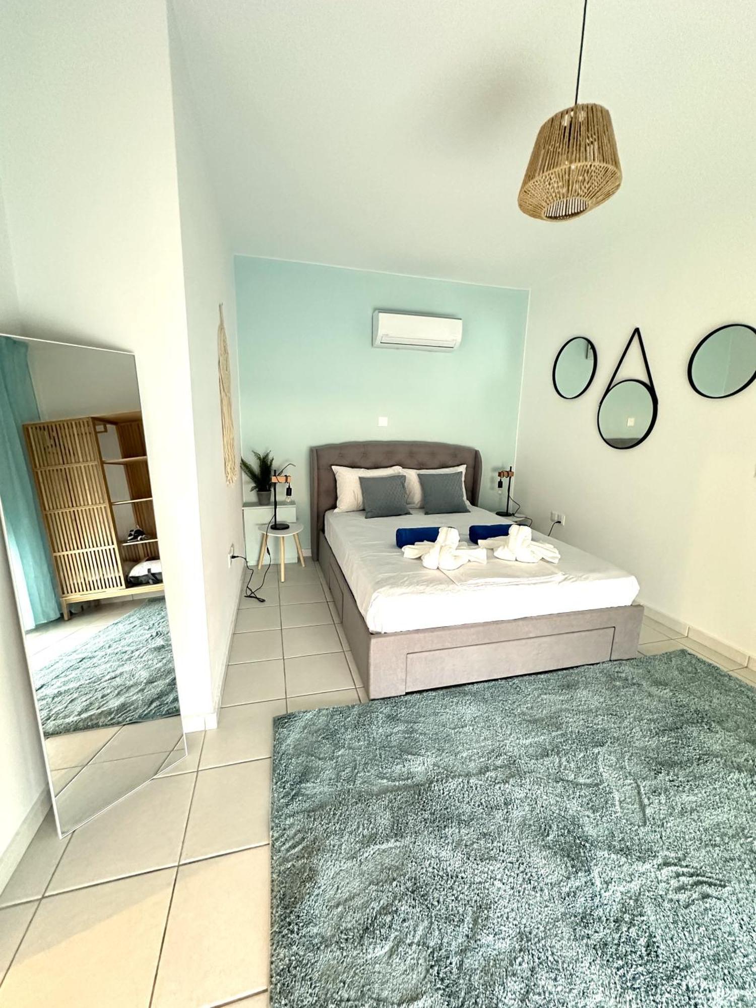 H&O Golden Sun Suite Paphos Eksteriør billede
